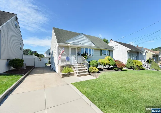 Photo 3 of Single family home for sale at 186 Palmer Ter, Wood Ridge, NJ 07075 | MLS# 26030501 | Listing updated on 2026-09-14