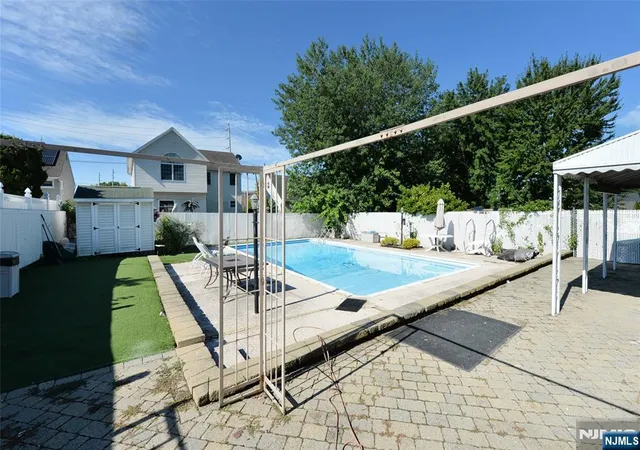 Photo 3 of Single family home for sale at 186 Palmer Ter, Wood Ridge, NJ 07075 | MLS# 26030501 | Listing updated on 2026-09-14