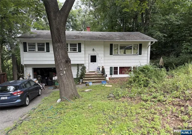 Photo 1 of Single family home for sale at 13 Alpine Dr, Kinnelon Borough, NJ 07405 | MLS# 26030549 | Listing updated on 2026-10-07