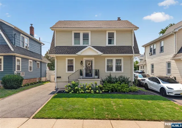 Photo 3 of Single family home for sale at 129 Demarest Ave, Bloomfield, NJ 07003 | MLS# 26030860 | Listing updated on 2026-09-01
