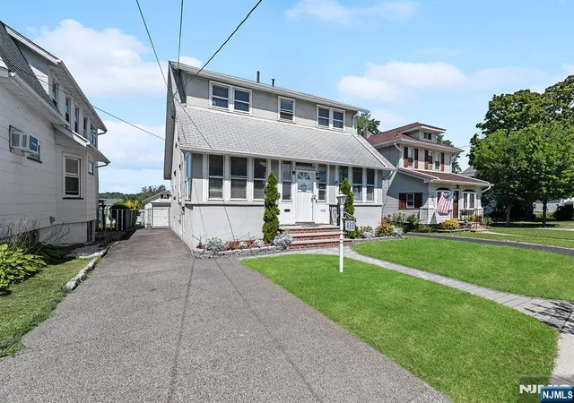 Photo 1 of Single family home for sale at 433 Stuyvesant Ave, Lyndhurst, NJ 07071 | MLS# 26030879 | Listing updated on 2026-09-13