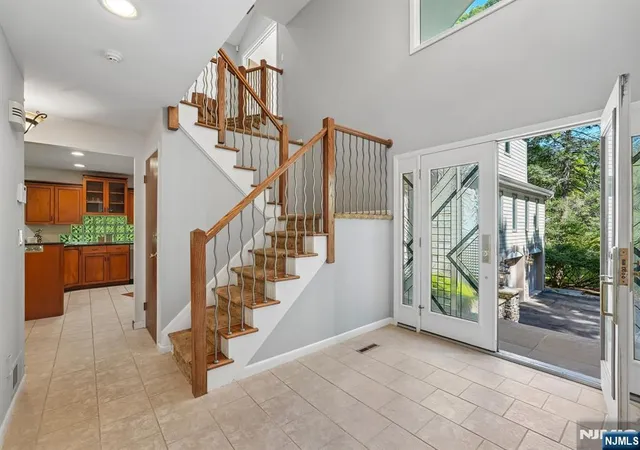 Photo 3 of Single family home for sale at 628 Omaha Way, Franklin Lakes, NJ 07417 | MLS# 26030961 | Listing updated on 2026-10-15