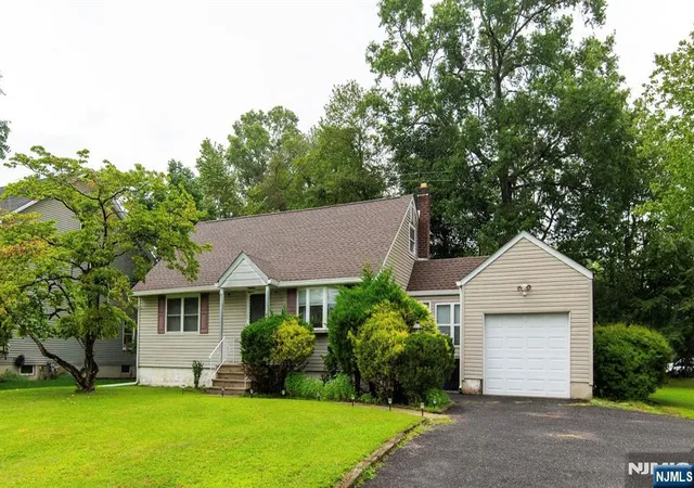 Photo 1 of Single family home for sale at 46 Linwood Ave, Midland Park, NJ 07432 | MLS# 26031057 | Listing updated on 2026-10-13