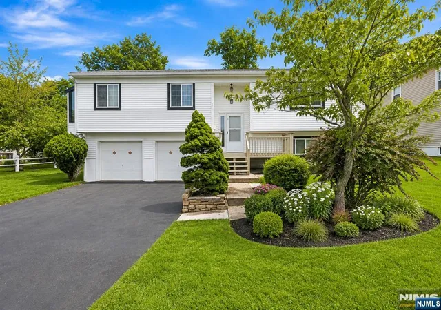 Photo 1 of Single family home for sale at 17 Lunn Ave, Bergenfield, NJ 07621 | MLS# 26031096 | Listing updated on 2026-10-16