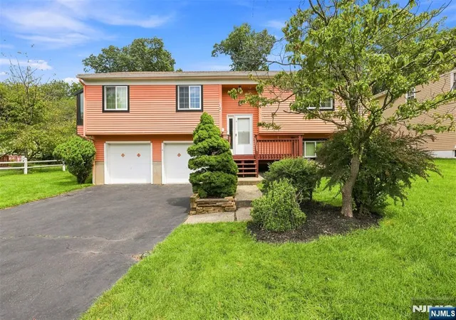 Photo 2 of Single family home for sale at 17 Lunn Ave, Bergenfield, NJ 07621 | MLS# 26031096 | Listing updated on 2026-09-13