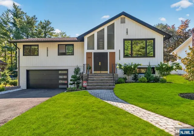 Photo 1 of Single family home for sale at 265 Westervelt Pl, Englewood Cliffs, NJ 07632 | MLS# 26031231 | Listing updated on 2026-10-15