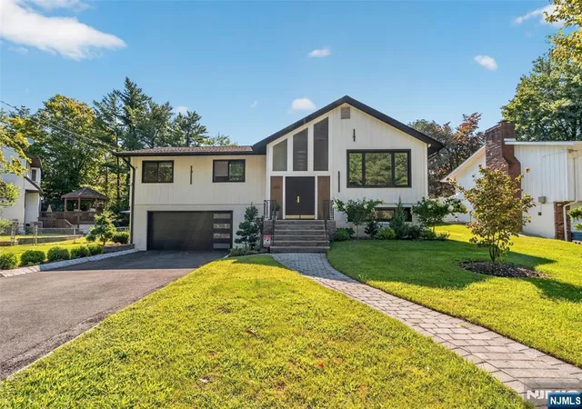 Photo 2 of Single family home for sale at 265 Westervelt Pl, Englewood Cliffs, NJ 07632 | MLS# 26031231 | Listing updated on 2026-10-15