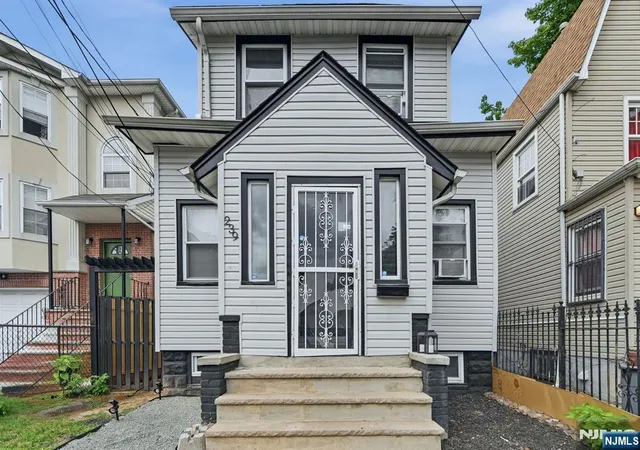 Single family home for sale at 239 19Th St, Newark, NJ 07103 | MLS# 26031293