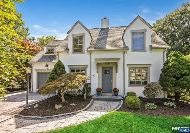 Single family home for sale at 424 Braeburn Rd, Ho-Ho-Kus, NJ 07423 | MLS# 26031448