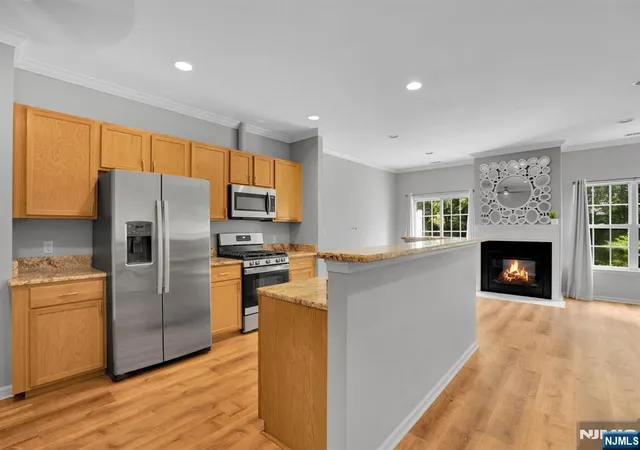 Listing Photo 5 - Condo for sale in building located at 8 Allister Ct, Lincoln Park, NJ 07035