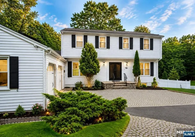 Photo 1 of Sale Pending at 520 W Saddle River Rd, Upper Saddle River, NJ 07458 | MLS# 26031775 | Listing updated on 2026-09-16