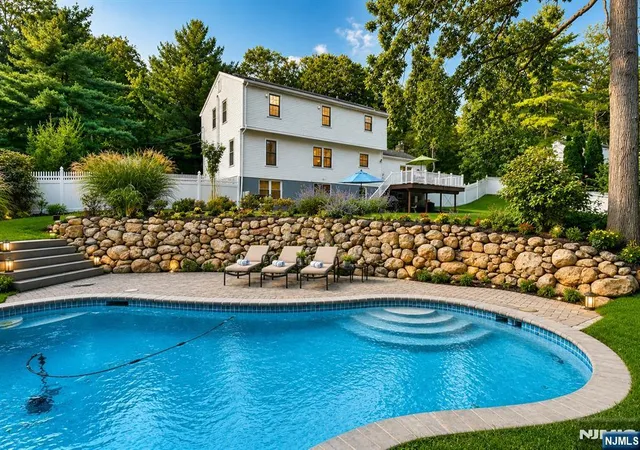 Photo 3 of Sale Pending at 520 W Saddle River Rd, Upper Saddle River, NJ 07458 | MLS# 26031775 | Listing updated on 2026-09-16