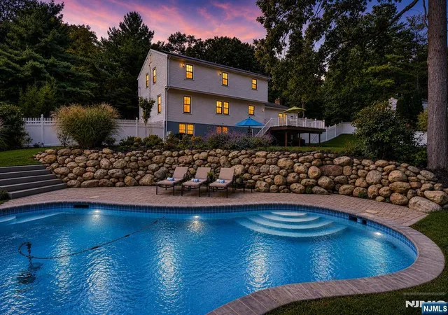 Photo 4 of Sale Pending at 520 W Saddle River Rd, Upper Saddle River, NJ 07458 | MLS# 26031775 | Listing updated on 2026-09-16