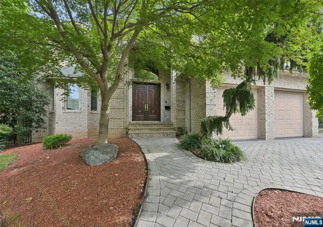 Photo 1 of Single family home for sale at 17 Bayview Ave, Englewood Cliffs, NJ 07632 | MLS# 26031963 | Listing updated on 2026-10-13