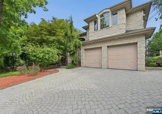 Photo 2 of Single family home for sale at 17 Bayview Ave, Englewood Cliffs, NJ 07632 | MLS# 26031963 | Listing updated on 2026-10-13
