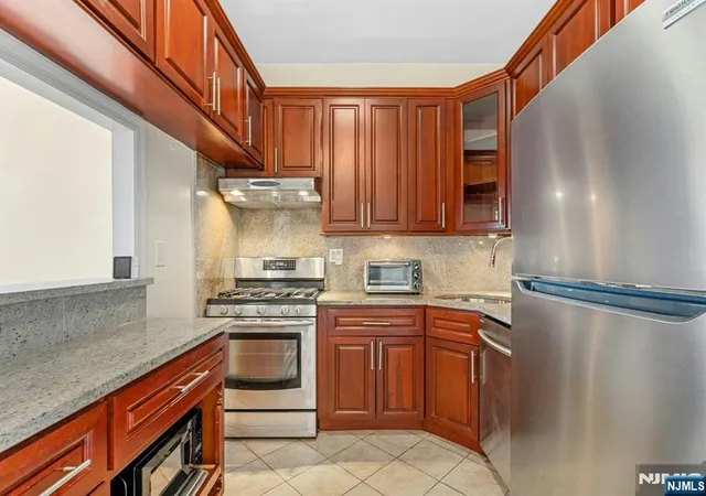 Photo 1 of Sale Pending at 2000 Linwood Ave #23N, Fort Lee, NJ 07024 | MLS# 26031970 | Listing updated on 2026-09-22