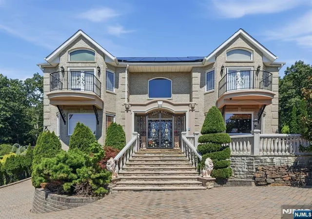 Single family home for sale at 37 Mountainwood Ct, Totowa, NJ 07512 | MLS# 26031977