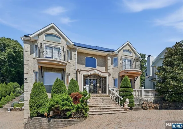 Photo 1 of Single family home for sale at 37 Mountainwood Ct, Totowa, NJ 07512 | MLS# 26031977 | Listing updated on 2026-09-02