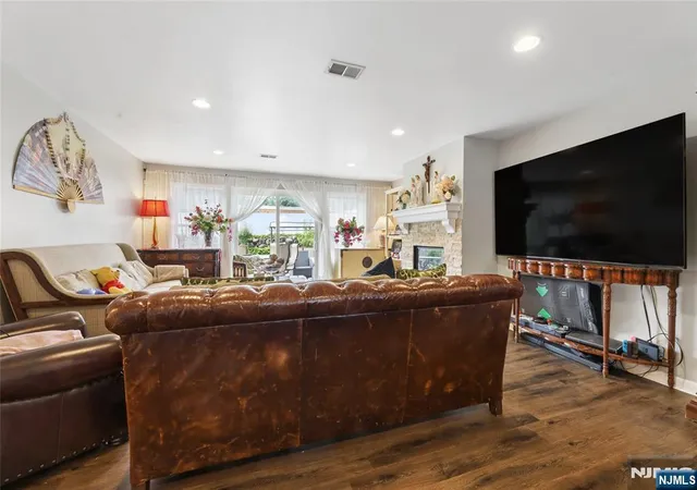 Photo 4 of Single family home for sale at 238 Monroe Ave, Paramus, NJ 07652 | MLS# 26032023 | Listing updated on 2026-09-18