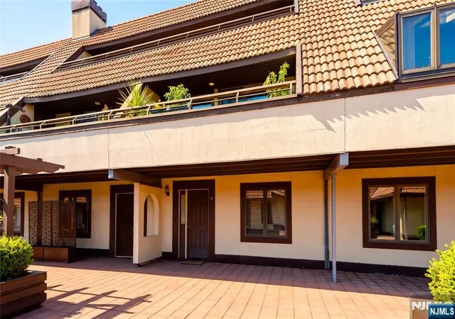 Listing Photo 2 - Condo for sale in building located at 300 Gorge Rd, Cliffside Park, NJ 07010 - Unit #6