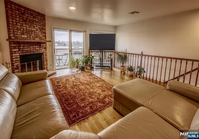 Listing Photo 3 - Condo for sale in building located at 300 Gorge Rd, Cliffside Park, NJ 07010 - Unit #6