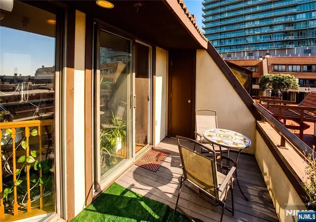 Listing Photo 5 - Condo for sale in building located at 300 Gorge Rd, Cliffside Park, NJ 07010 - Unit #6