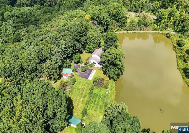 Photo 4 of Single family home for sale at 131 Deckertown Turnpike, Montague, NJ 07827 | MLS# 26032116 | Listing updated on 2026-09-18