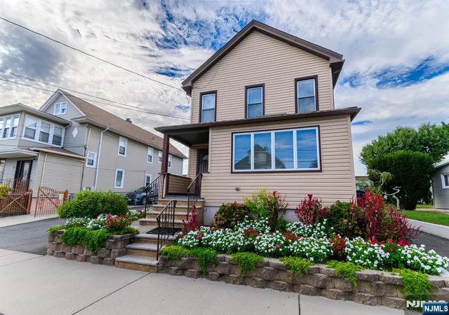Photo 1 of Sale Pending at 25 Bond St, Wallington, NJ 07057 | MLS# 26032185 | Listing updated on 2026-10-13