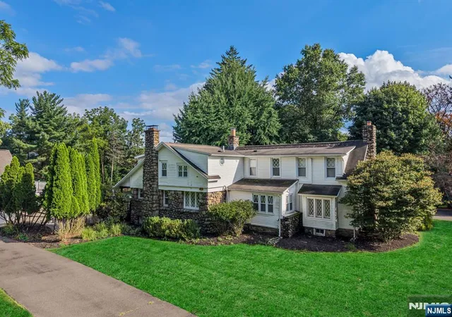 Photo 1 of Single family home for sale at 41 E Crescent Ave, Mahwah, NJ 07430 | MLS# 26032195 | Listing updated on 2026-09-13