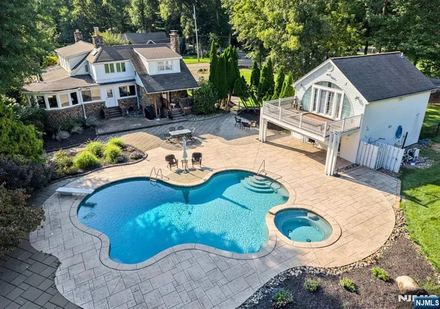 Photo 2 of Single family home for sale at 41 E Crescent Ave, Mahwah, NJ 07430 | MLS# 26032195 | Listing updated on 2026-09-13