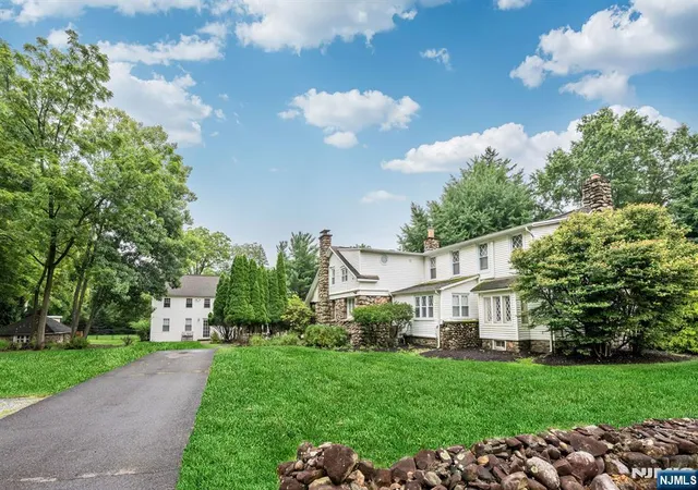 Photo 3 of Single family home for sale at 41 E Crescent Ave, Mahwah, NJ 07430 | MLS# 26032195 | Listing updated on 2026-09-13