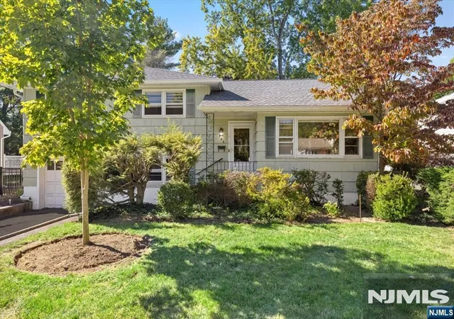Photo 1 of Single family home for sale at 546 Lynn St, Ridgewood, NJ 07450 | MLS# 26032209 | Listing updated on 2026-10-15