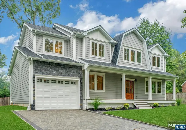 Photo 1 of Single family home for sale at 784 Austin Ave, Oradell, NJ 07649 | MLS# 26032212 | Listing updated on 2026-09-16