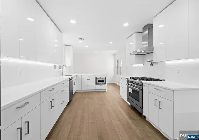 Photo 2 of Single family home for sale at 2 25 Kenneth Ave, Fair Lawn, NJ 07410 | MLS# 26032235 | Listing updated on 2026-09-15