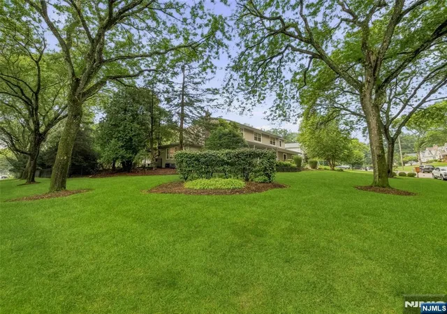 Photo 3 of Sale Pending at 44 Barrett Ln, Wyckoff, NJ 07481 | MLS# 26032415 | Listing updated on 2026-10-13