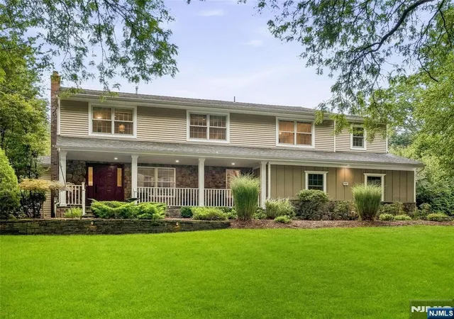 Photo 3 of Sale Pending at 44 Barrett Ln, Wyckoff, NJ 07481 | MLS# 26032415 | Listing updated on 2026-10-13