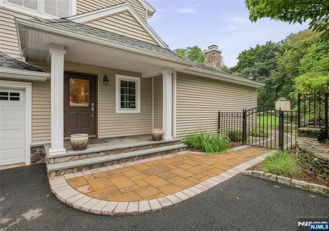 Photo 4 of Sale Pending at 44 Barrett Ln, Wyckoff, NJ 07481 | MLS# 26032415 | Listing updated on 2026-10-13