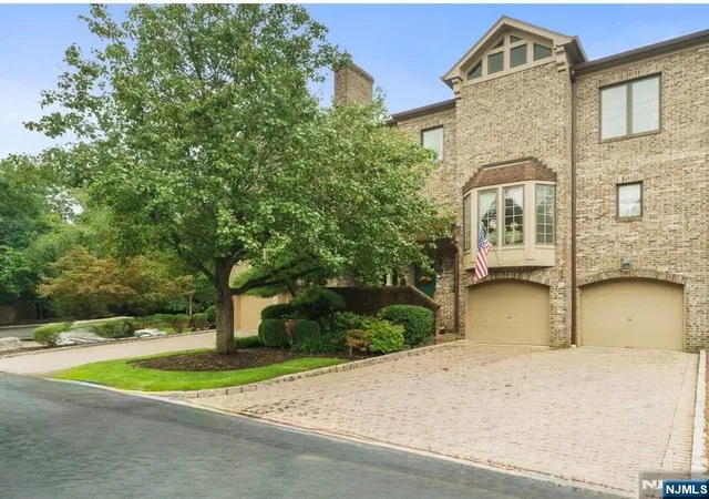 Photo 1 of Sale Pending at 4 Windsor Ct, Saddle River, NJ 07458 | MLS# 26032561 | Listing updated on 2026-09-16