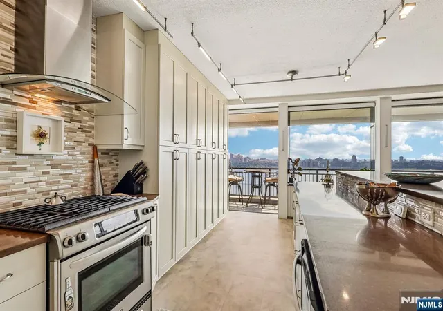 Photo 1 of Condo for sale at 4 Horizon Rd #1015, Fort Lee, NJ 07024 | MLS# 26032572 | Listing updated on 2026-09-24