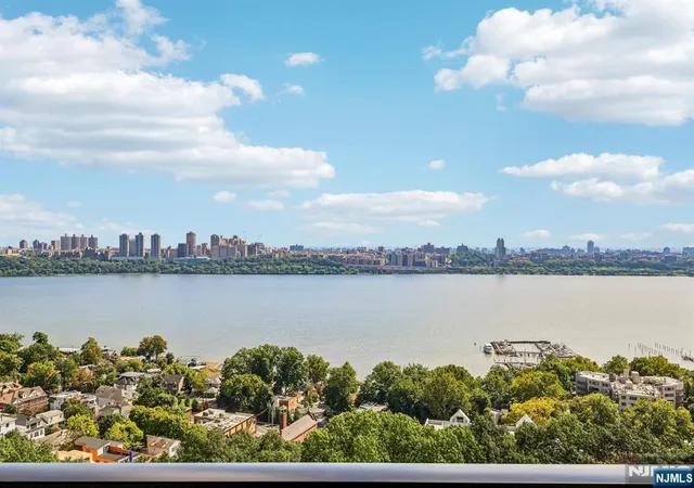 Listing Photo 5 - Condo for sale in building located at 4 Horizon Rd, Fort Lee, NJ 07024 - Unit #1015