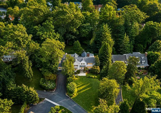 Photo 2 of Single family home for sale at 16 N Brae Ct, Tenafly, NJ 07670 | MLS# 26032604 | Listing updated on 2026-09-11