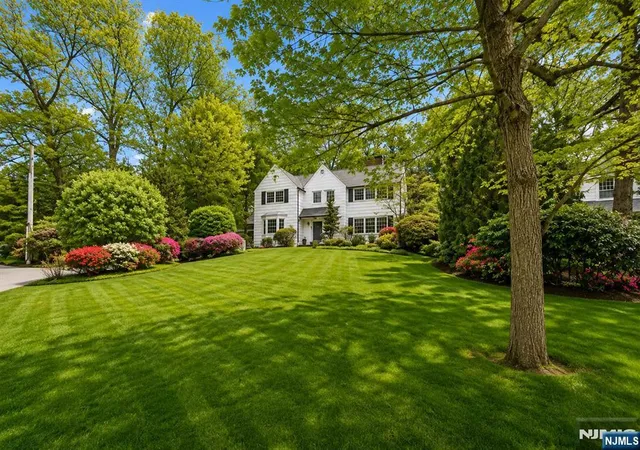 Photo 3 of Single family home for sale at 16 N Brae Ct, Tenafly, NJ 07670 | MLS# 26032604 | Listing updated on 2026-09-11