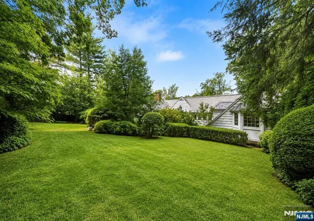 Photo 3 of Single family home for sale at 16 N Brae Ct, Tenafly, NJ 07670 | MLS# 26032604 | Listing updated on 2026-09-11