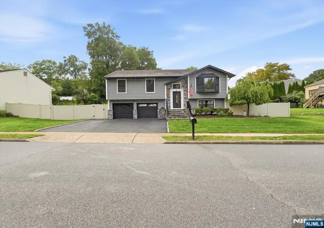 Photo 2 of Sale Pending at 56 Kaufman Dr, Westwood, NJ 07675 | MLS# 26032652 | Listing updated on 2026-09-11