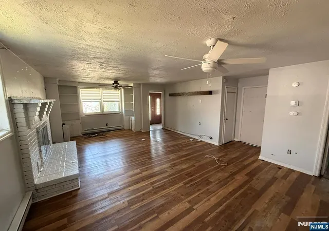 Photo 4 of Sale Pending at 208 Maxim Dr, Hopatcong, NJ 07843 | MLS# 26032669 | Listing updated on 2026-10-04