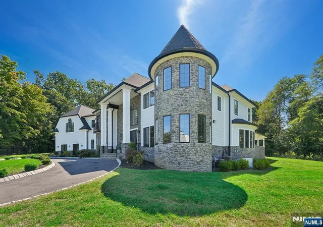 Photo 2 of Single family home for sale at 707 Black Hawk Ln, Franklin Lakes, NJ 07417 | MLS# 26032703 | Listing updated on 2026-10-15