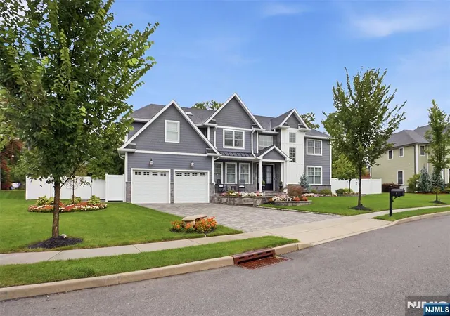 Photo 1 of Single family home for sale at 2 Churchill Ct, Paramus, NJ 07652 | MLS# 26032729 | Listing updated on 2026-09-18