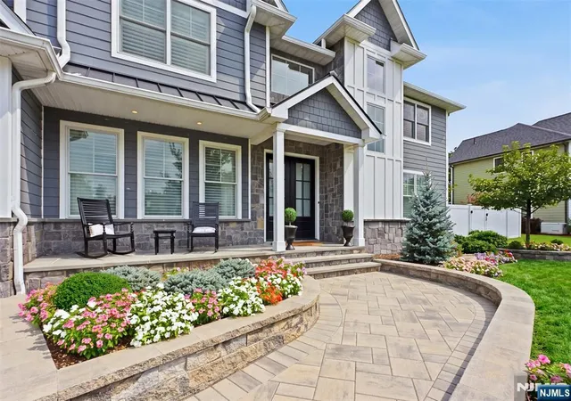 Photo 2 of Single family home for sale at 2 Churchill Ct, Paramus, NJ 07652 | MLS# 26032729 | Listing updated on 2026-09-18