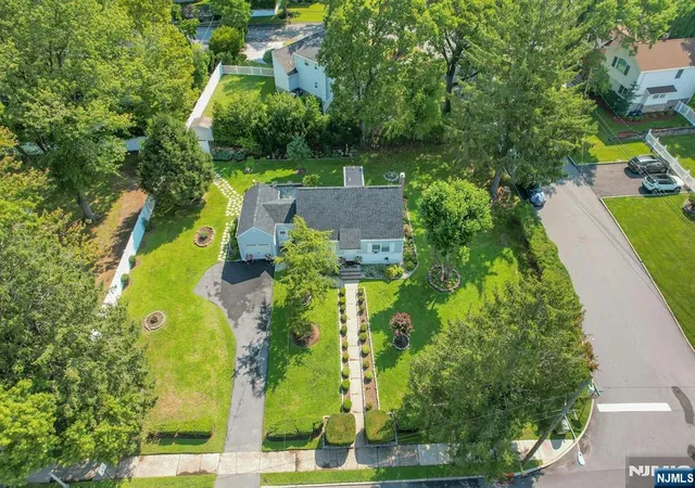 Photo 1 of Single family home for sale at 10 Knickerbocker Rd, Demarest, NJ 07627 | MLS# 26032740 | Listing updated on 2026-09-06