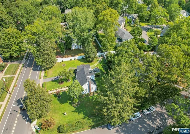 Photo 2 of Single family home for sale at 10 Knickerbocker Rd, Demarest, NJ 07627 | MLS# 26032740 | Listing updated on 2026-09-06